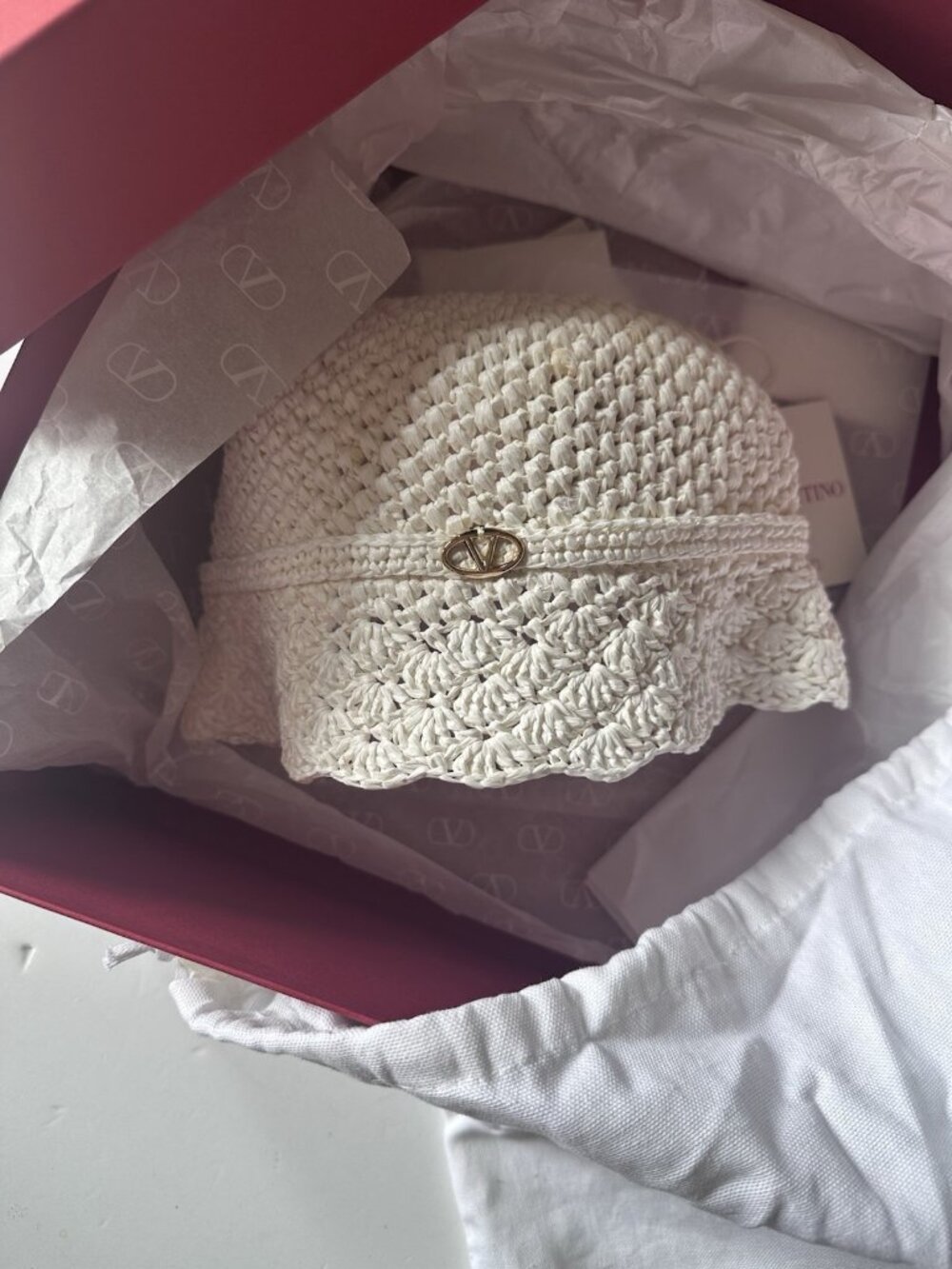 Valentino Garavani Crochet Bucket Hat in Bianco & Gold - Picture 8 of 13